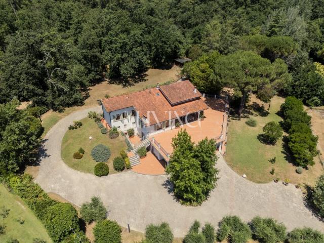 Villa Indipendente in vendita a Ponte San Pietro, Bagni Di Lucca Ponte