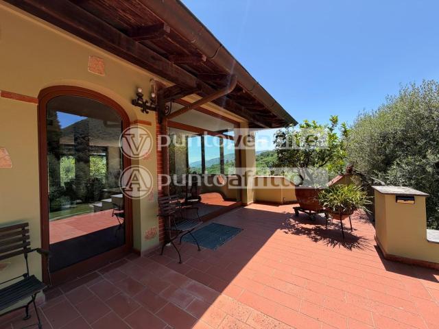 Villa Indipendente in vendita a Bagni Di Lucca Ponte, Toscana