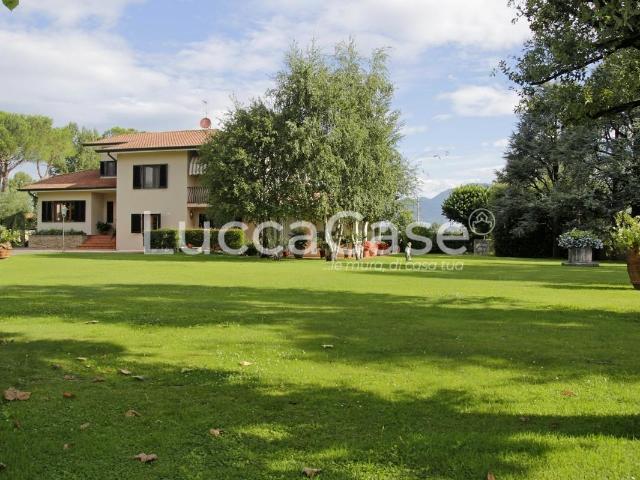 Villa Indipendente in vendita a Bagni Di Lucca Ponte, Toscana