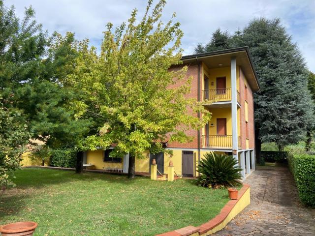 Villa Indipendente in vendita a Bagni Di Lucca Ponte, Toscana