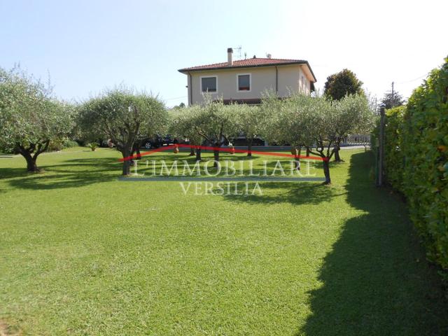 Villa Indipendente in vendita a Marina di Massa, Marina Di Massa