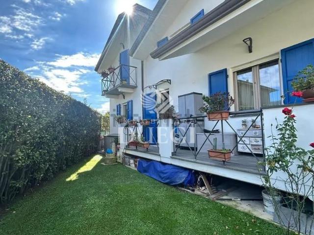 Villa Indipendente in vendita a Massarosa, Toscana