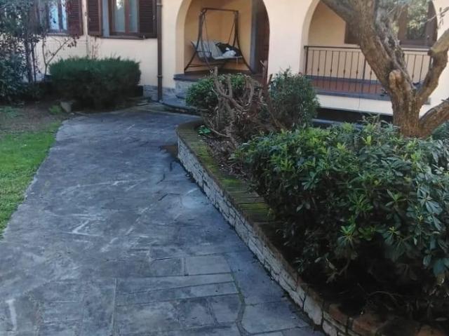 Villa Indipendente in vendita a Montignoso, Toscana