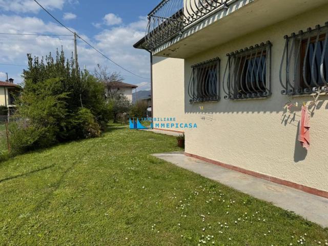 Villa Indipendente in vendita a Debbia, Montignoso