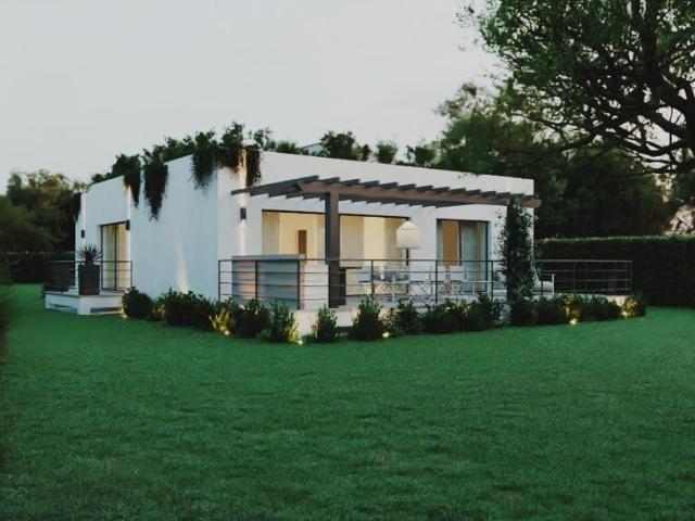 Villa Indipendente in vendita a Montignoso, Toscana