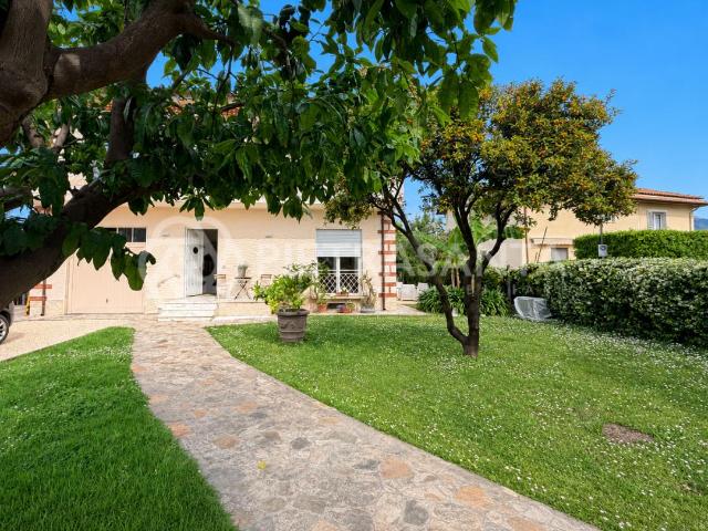 Villa Indipendente in affitto a Tonfano, Toscana