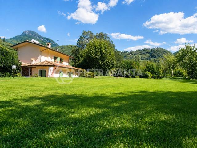 Villa Indipendente in vendita a Tonfano, Toscana