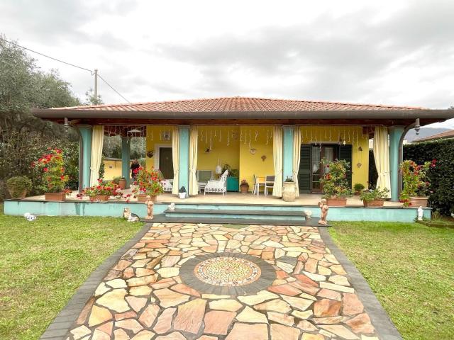 Villa Indipendente in vendita a Frasso, Seravezza