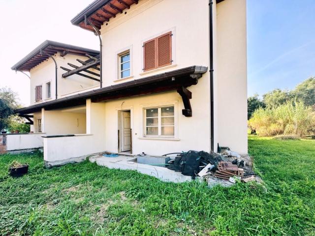 Villa Indipendente in vendita a Frasso, Seravezza