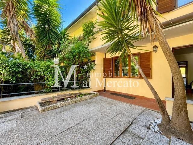 Villa Indipendente in vendita a Torre del Lago Puccini, Viareggio