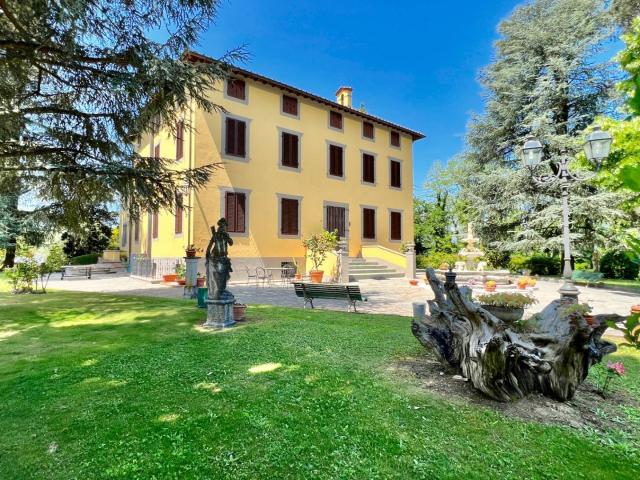 Villa Indipendente in vendita a Santa Maria a Colle, Bagni Di Lucca Ponte