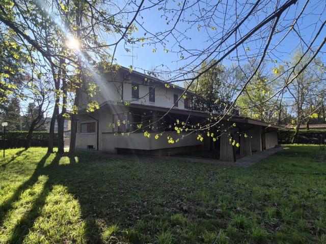 Villa Indipendente in affitto a San Faustino-Madonnina-Quattroville, Modena