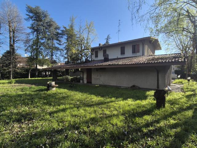 Villa Indipendente in affitto a San Faustino-Madonnina-Quattroville, Modena