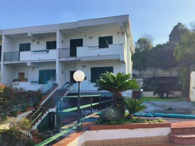 Villa Indipendente in vendita a Pozzuoli, Campania