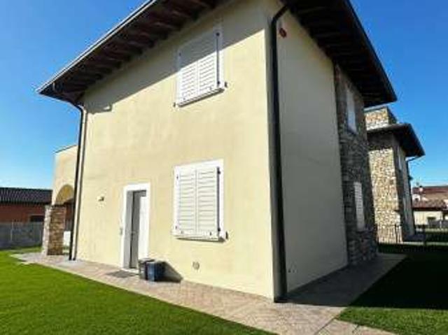 Villa Indipendente in affitto a Solarolo, Manerba del Garda