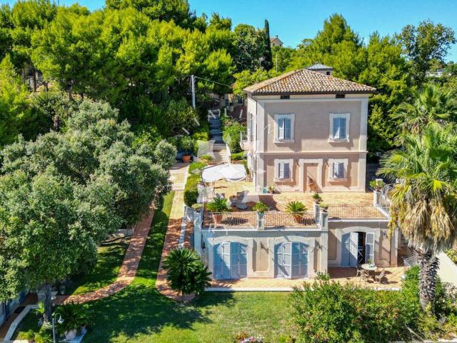 Casa in vendita a Contrada Celeste, Marche