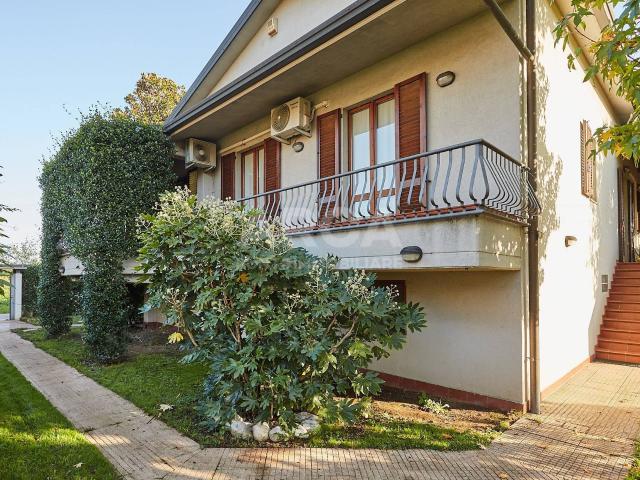 Villa Indipendente in vendita a Carugate, Mirabello