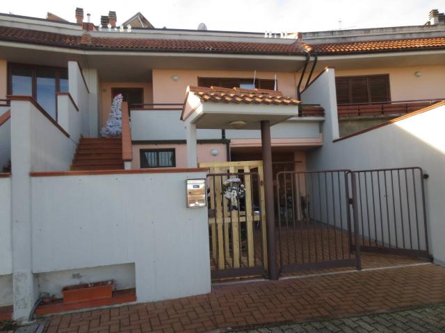 Villa Indipendente in vendita a Valli, Marche