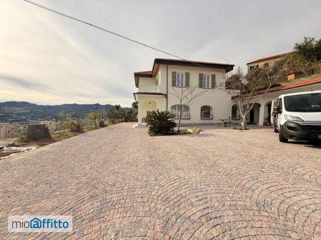 Villa Indipendente in affitto a Luceto, Albisola Superiore