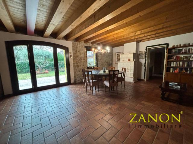 Villa Indipendente in vendita a Cormons, Friuli-Venezia Giulia