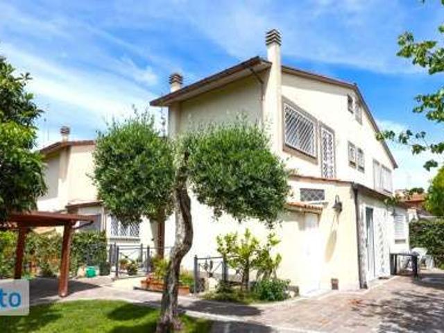 Villa Indipendente in affitto a Municipio Roma X, Roma Capitale