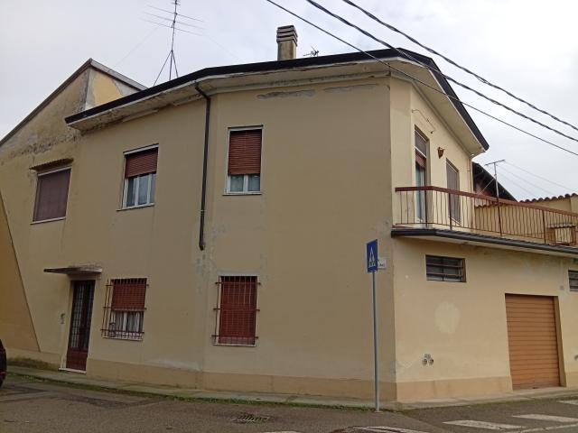 Villa Indipendente in vendita a Casalmaggiore, Lombardia