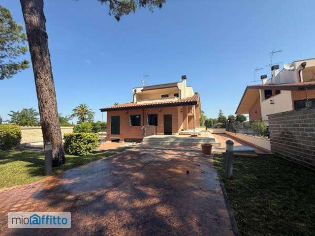 Villa Indipendente in affitto a Municipio Roma XI, Roma Capitale