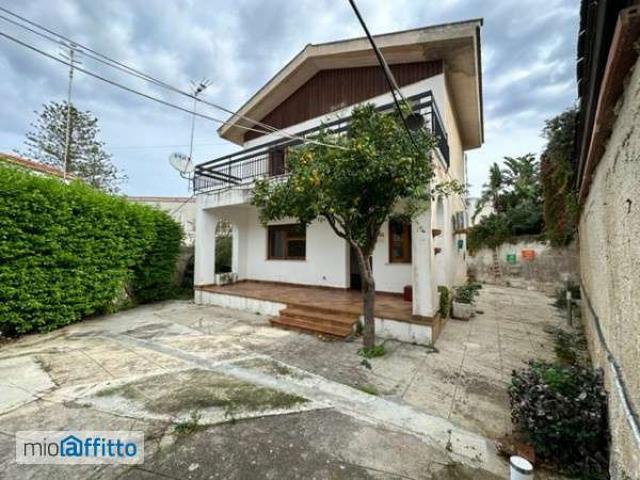 Villa Indipendente in affitto a Mondello, Palermo