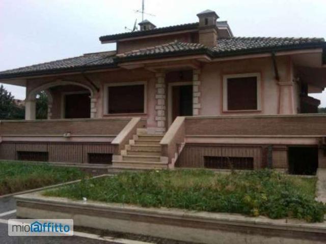 Villa Indipendente in affitto a Spinaceto, Roma Capitale