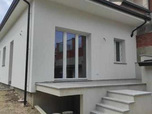 Villa Indipendente in affitto a Rondò Carducci, Voghera