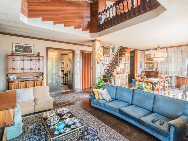 Casa in vendita a Buguggiate, Lombardia