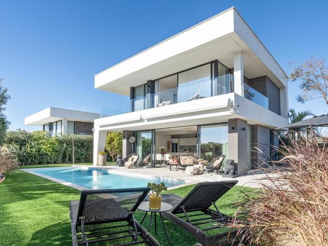 Casa en venta en Castillo de la Duquesa, Costa del Sol Occidental