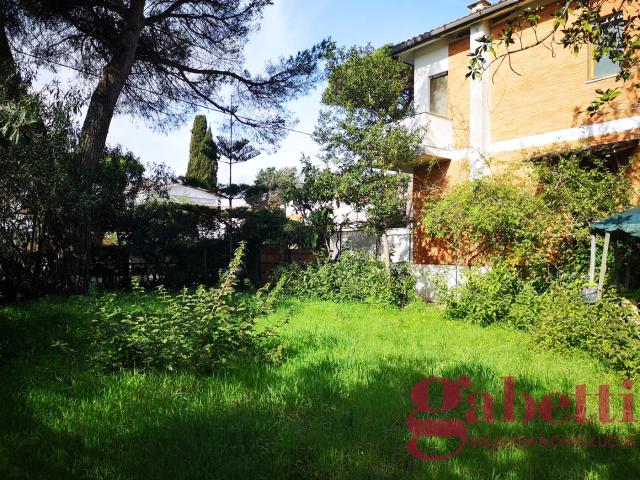 Villa Indipendente in vendita a Terracina, Lazio