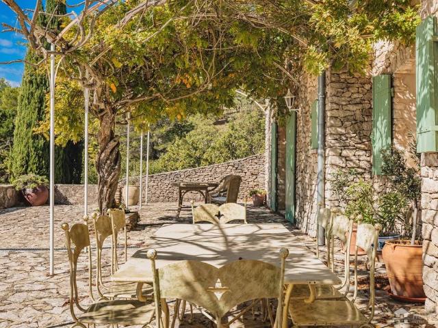 Villa vente à Apt, Murs