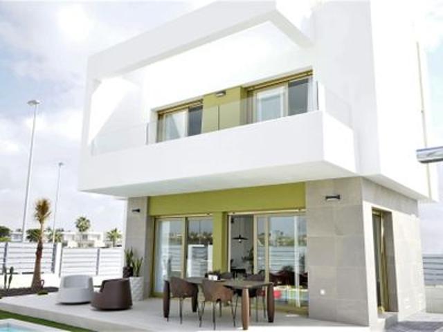 Villa en venta en Orihuela