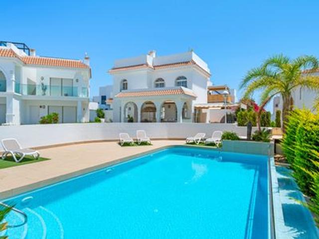 Villa en venta en Quesada
