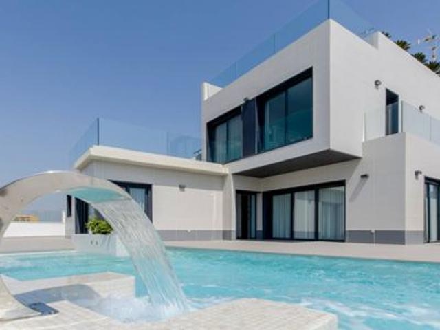 Villa en venta en Orihuela
