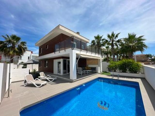 Villa en venta en Santa Pola