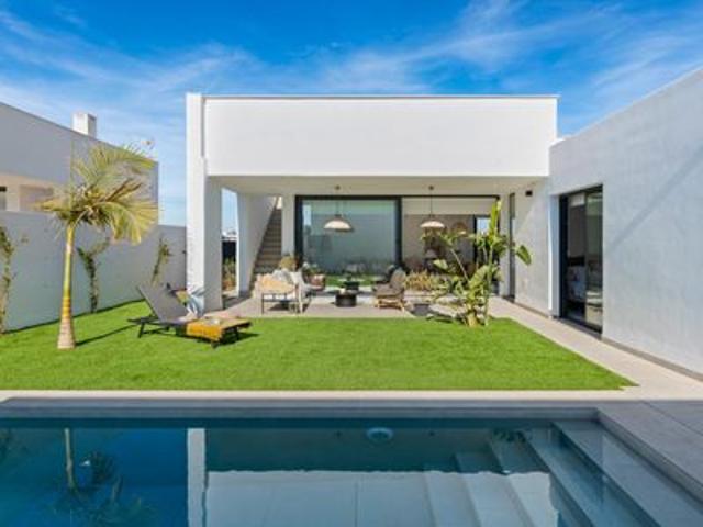 Villa en venta en La Manga Del Mar Menor