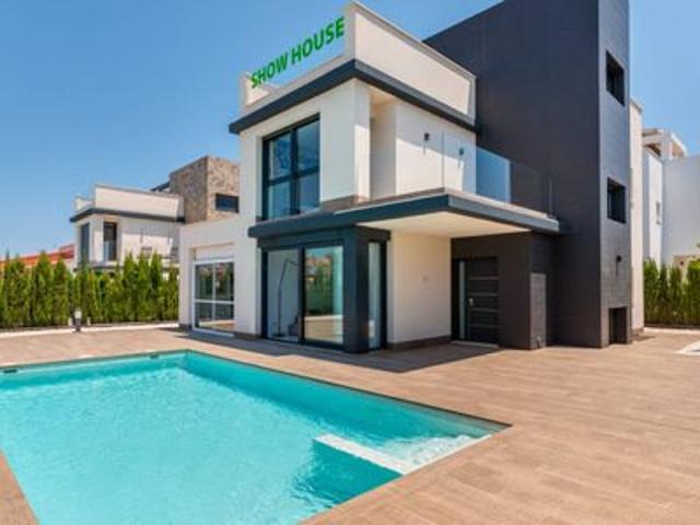 Villa en venta en La Manga Del Mar Menor