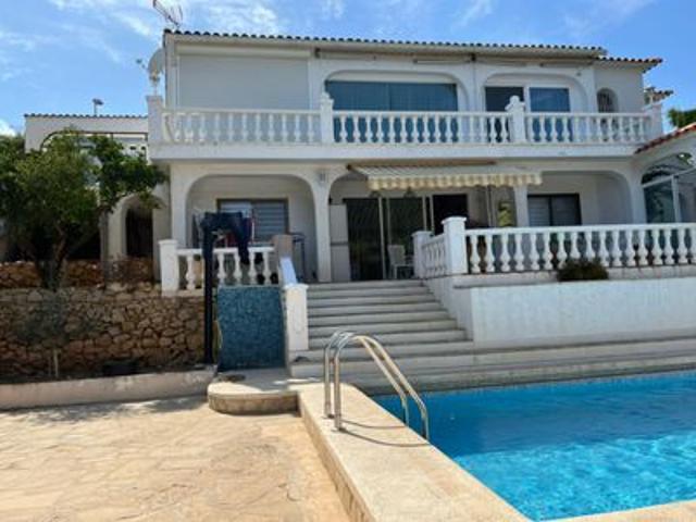 Villa en venta en La Nucia