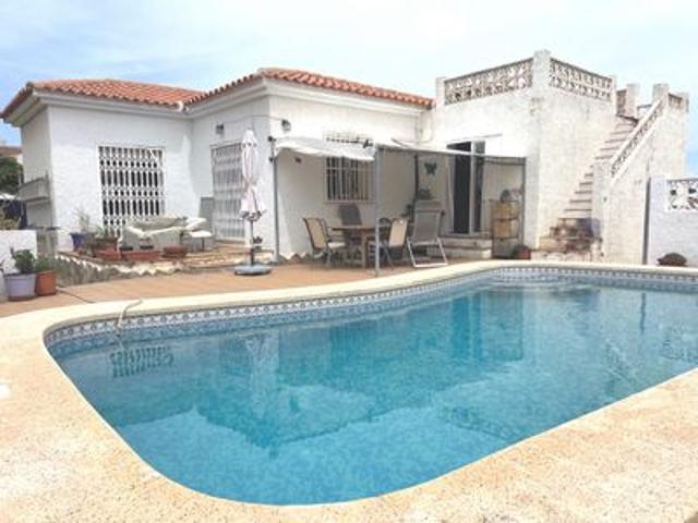 Villa en venta en La Nucia
