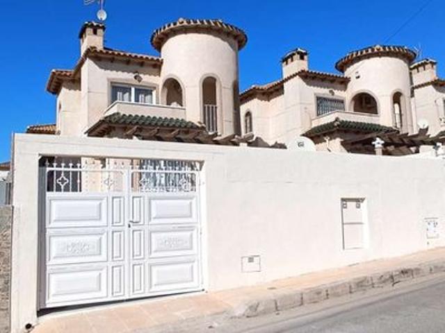 Villa en venta en Orihuela