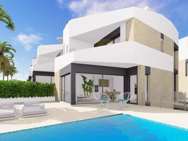 Villa en venta en Orihuela