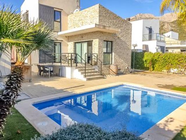 Villa en venta en Polop
