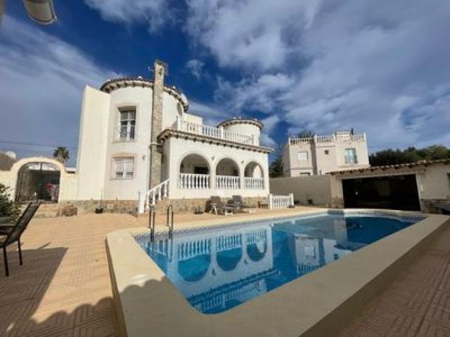 Villa en venta en Rojales