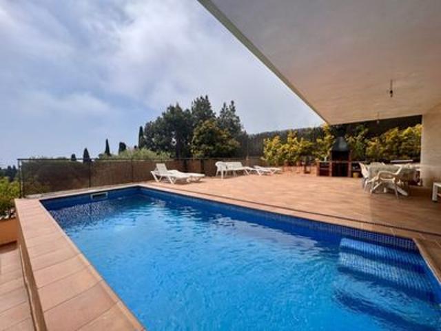 Villa en venta en Girona