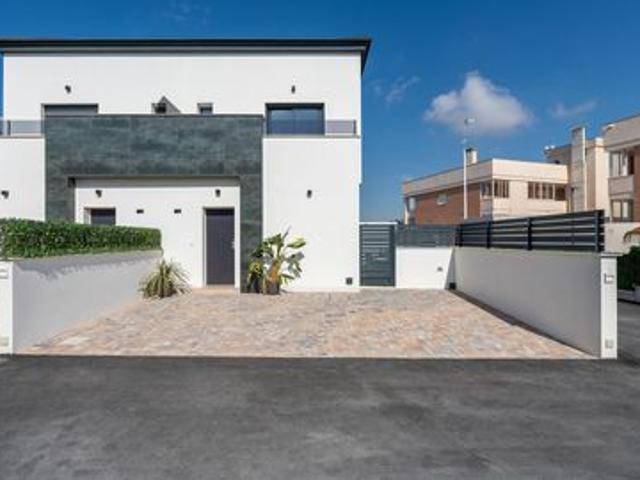 Villa en venta en Santa Pola