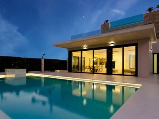 Villa en venta en Orihuela