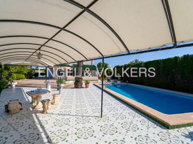 Villa en venta en Elche
